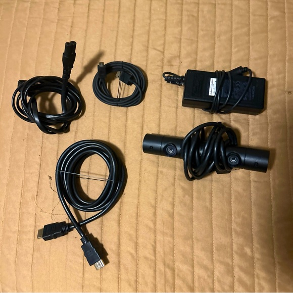 PlayStation VR Headset, Camera and Move Twin Pack Controllers (PS4) (PS5) - Picture 2 of 2